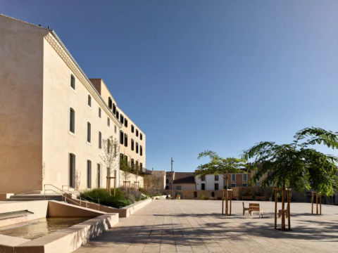 Place Des-cent-quarante