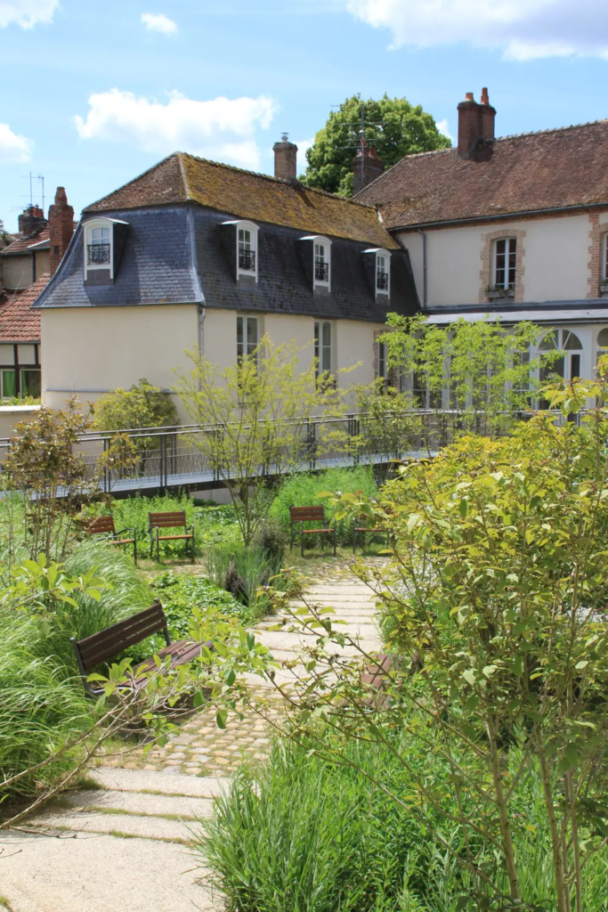 1- SEZANNE  COUR DE L&rsquo;ANCIEN COLLEGE