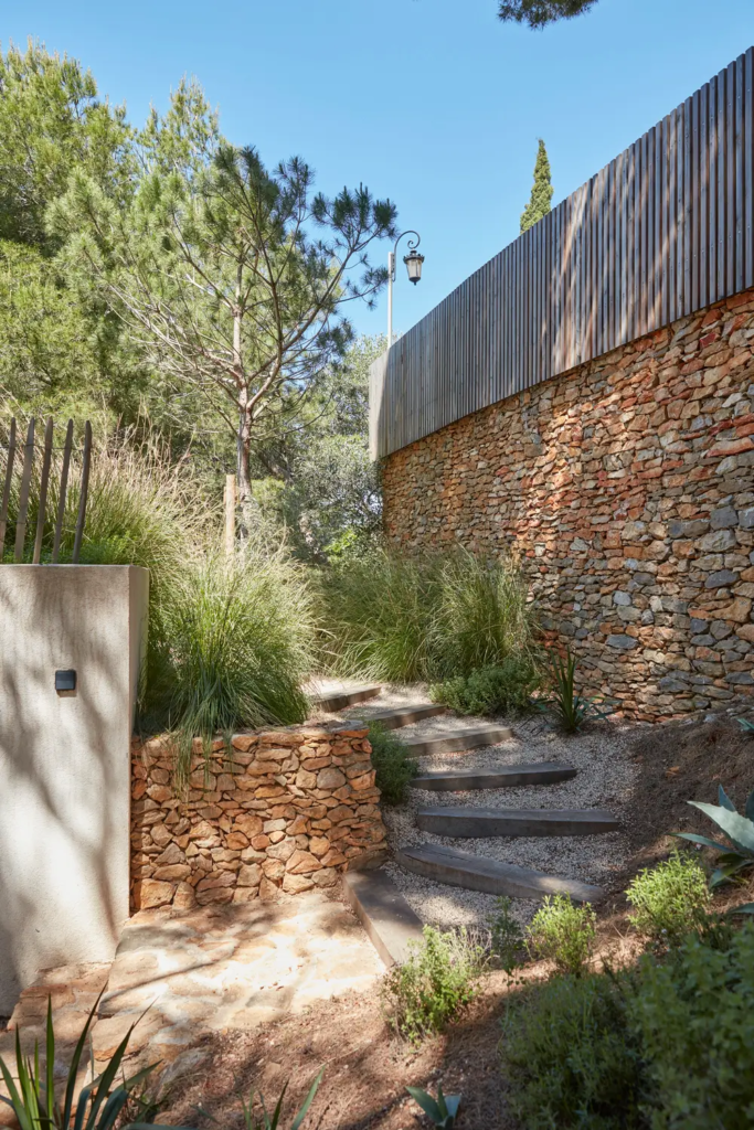 2- M. Gangnet & Mme Canihac  Les dunes perchées à Ensuès-la-Redonne
