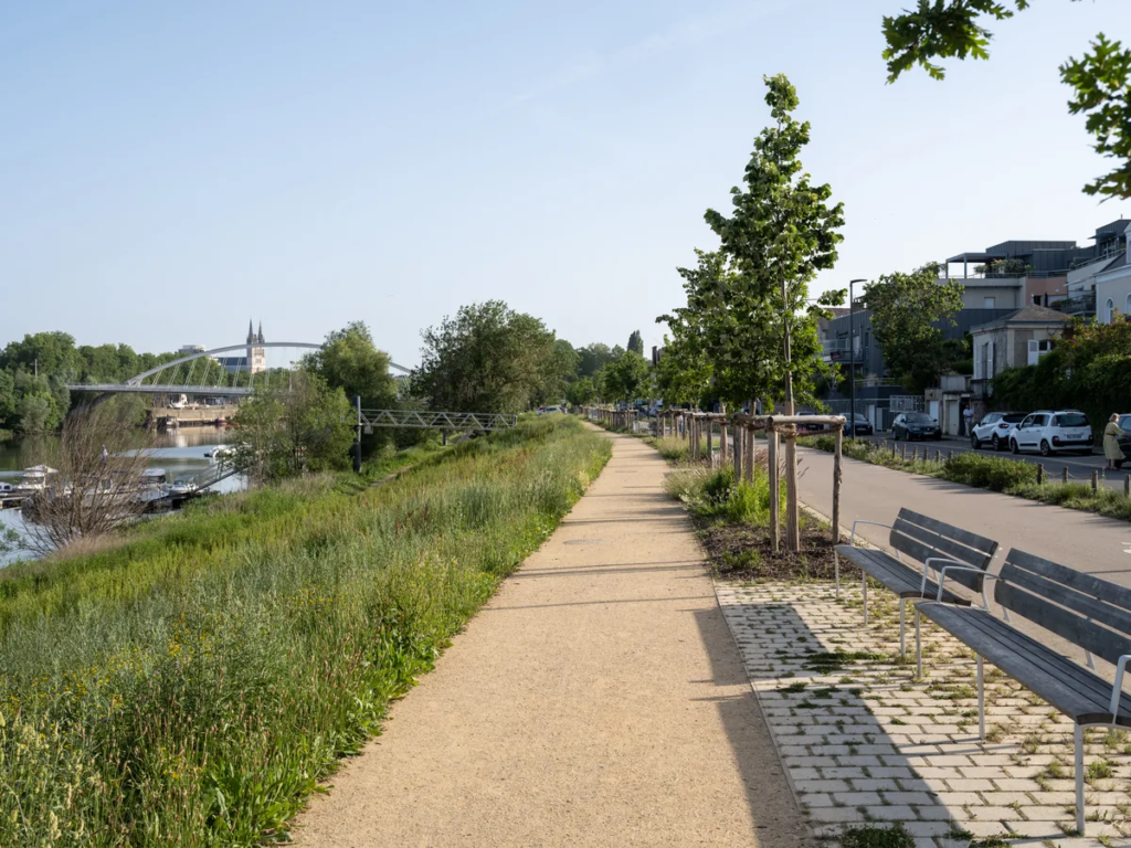 Berges-de-la-Reculee-05